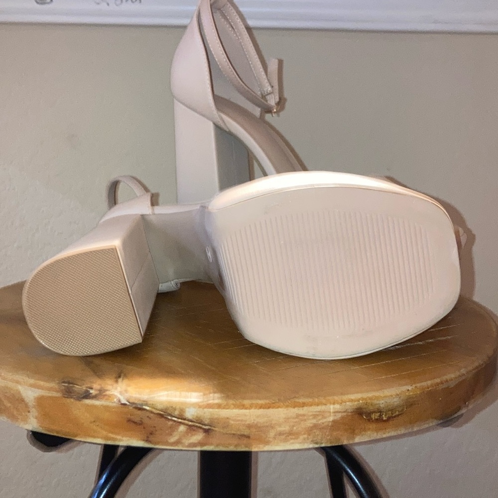 DREAM PAIRS High Heels. Nude color and they are size 9. They are used - Picture 4 of 4